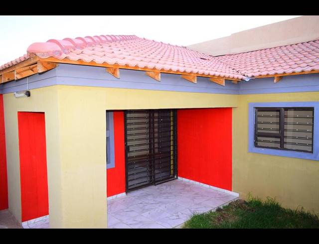 4 BEDROOM HOUSE FOR SALE IN NALEDI